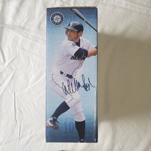 Ichiro Seattle Mariners Hall of Fame Bobblehead 8/28/22 NEW IN BOX - Picture 3 of 6